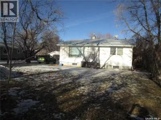 For sale: 250 1st AVENUE W, Bengough, Saskatchewan S0C0K0 SK.