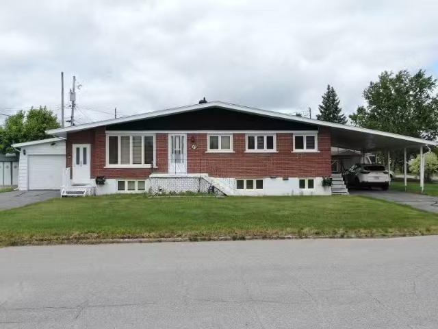 For sale: 29 Place Noyelle, Lebel sur Quévillon, Quebec J0Y1X0.