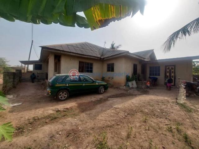 For sale: 2 bedroom Block Of Flats Opposite Morekere Primary School, Morekete, Along Tirinmi Road Off Ogtv, Abeokuta, Ogun State. Abeokuta Ogun PID: 9PBFTG | Private Property Nigeria
