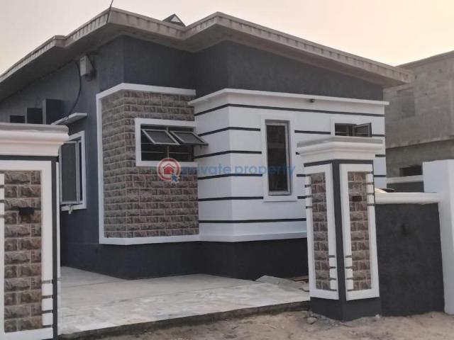 For sale: 2 bedroom Detached Bungalow Jakande Estate Isolo Lagos PID: 7PCJHR | Private Property Nigeria