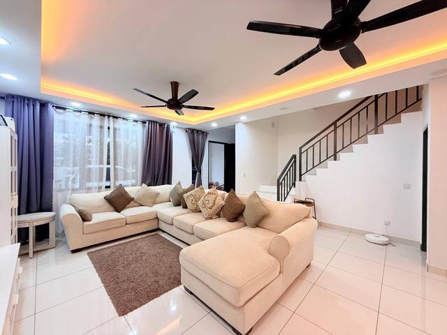 FOR SALE 2 Storey Terrace House KASIH RESIDENCE SETIA ALAM SARI