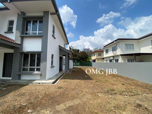 FOR SALE 2 Storey Terrace House with Extra Land Bandar Botanic Cassia
