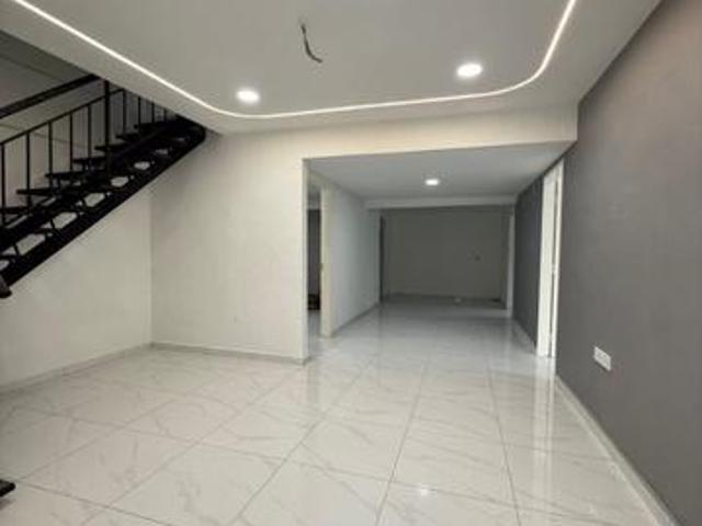 For Sale 2Storey Low Cost Corner Taman Mount Austin