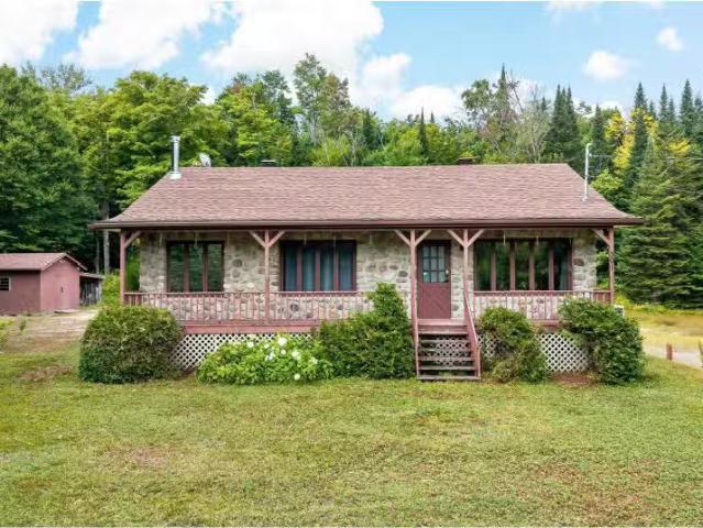 For sale: 301 Mtée Desjardins, Lac Supérieur, Quebec J0T1J0.