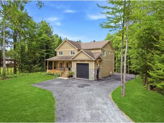 For sale: 36 Rue des Berges, Sainte Catherine de Hatley, Quebe.