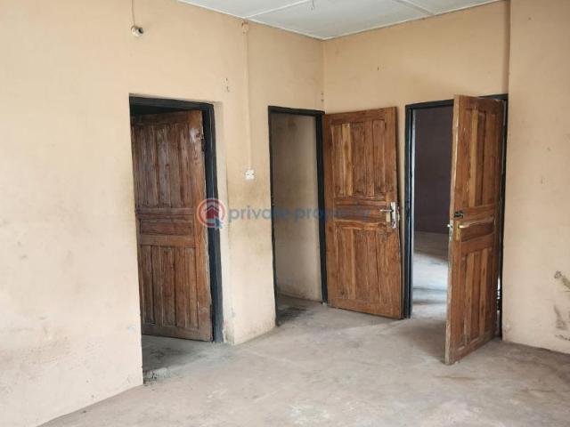For sale: 3 bedroom Block Of Flats Akingbile, Moniya Ibadan Oyo PID: 0PCKEQ | Private Property Nigeria