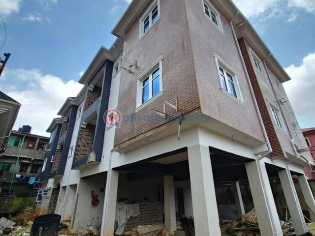 For sale: 3 bedroom Block Of Flats Iwaya Yaba Lagos PID: 8PBRWB | Private Property Nigeria