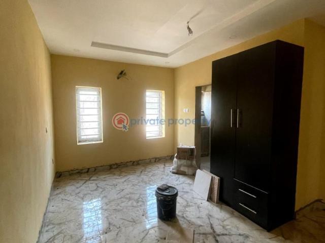 For sale: 3 bedroom Flat & Apartment Yaba Lagos PID: 7PBQPZ | Private Property Nigeria
