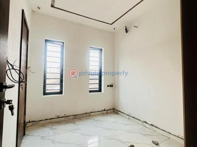 For sale: 3 bedroom Semi detached Duplex Omole Phase 2 Ojodu Lagos PID: 2PCLPS | Private Property Nigeria