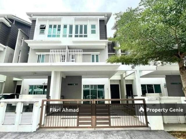 FOR SALE: 3 Storey Terrace House Tiara South Bandar Rinching Semenyih Selangor