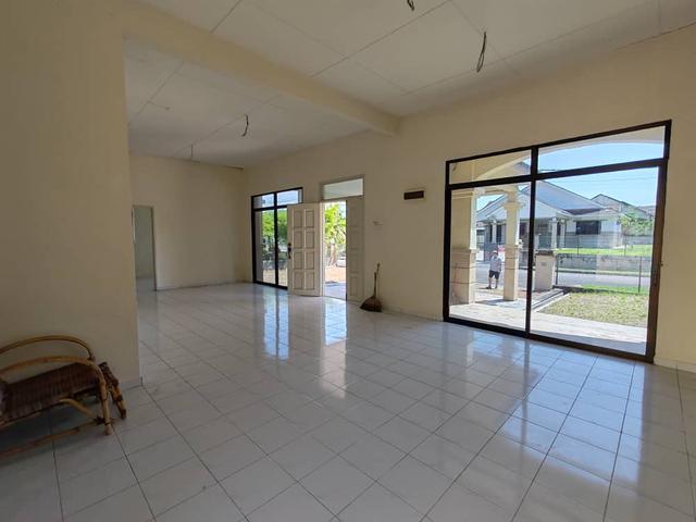 FOR SALE Taman Seri Bayu SgLalang 1Storey Bungalow House