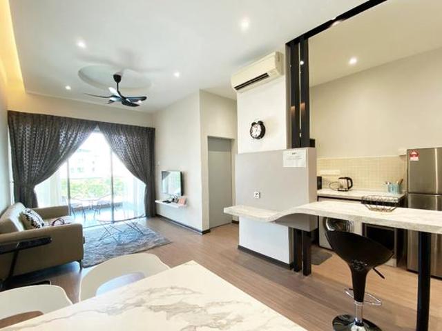 For SALE The Loft LOFT B 2R2B TOP FLOOR CORNER UNIT