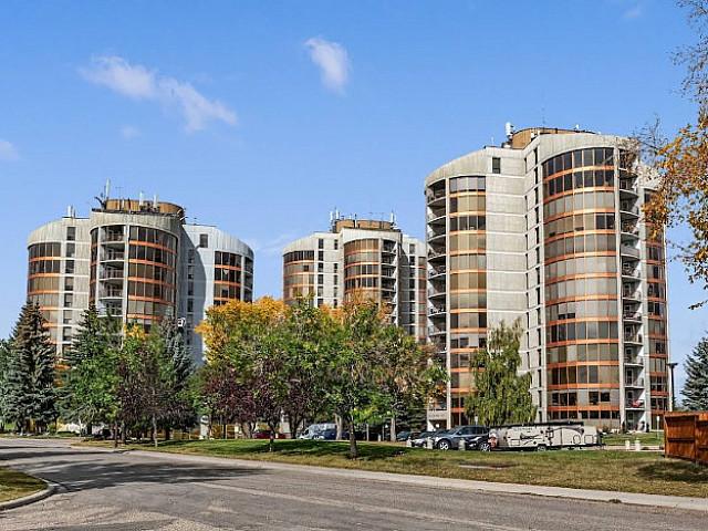 For Sale Beautiful Condo In Coach Hill