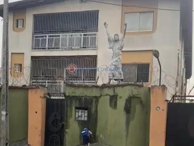 For sale: Block Of Flats Oyewole Agege Lagos PID: 5PBMQS | Private Property Nigeria
