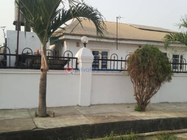 For sale: Bungalow Baruwa Ipaja Lagos PID: 0PCJAD | Private Property Nigeria