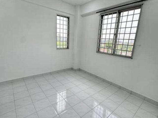 For Sale D75 Persiaran tanjung apartment