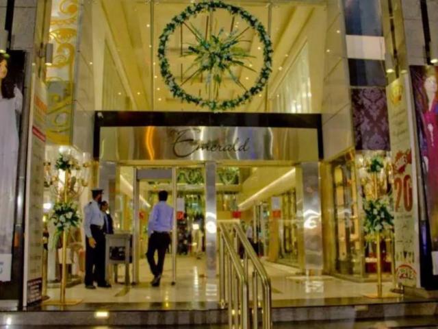 For sale EMERALD TOWER SHOP Karachi Clifton ID 04471