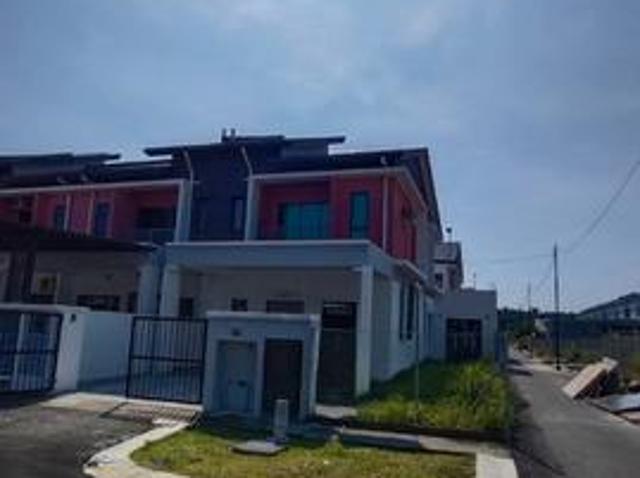 For sale End lot 2 storey terrace house