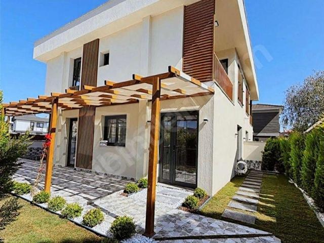 FOR SALE & FOR RENTTEN 4+1 ALAÇATIDA 200M2 HAVUZLU İKİZİN TEKİ KÖŞ VİLLA