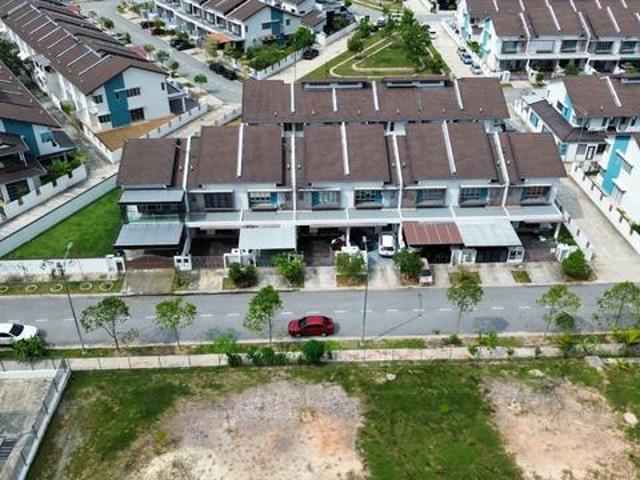 FOR SALE FREEHOLD FACING OPEN FULL RENOVATED FULLY FURNISHED Double