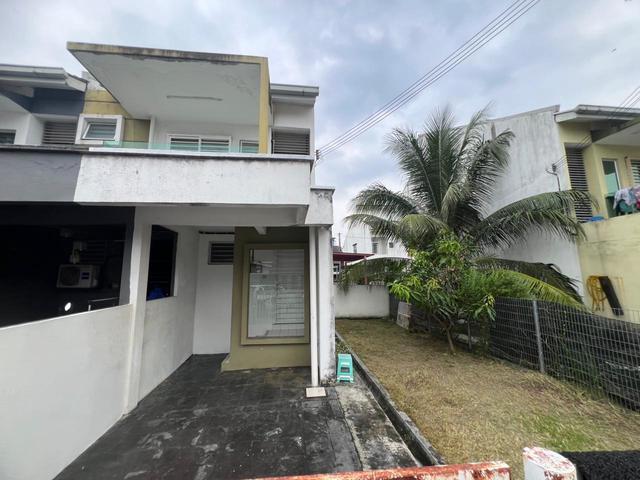 FOR SALE Fully Renovated End Lot Townhouse Bandar Saujana Putra