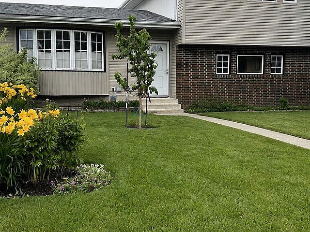 For Sale House Located In Mcqueen Edmonton