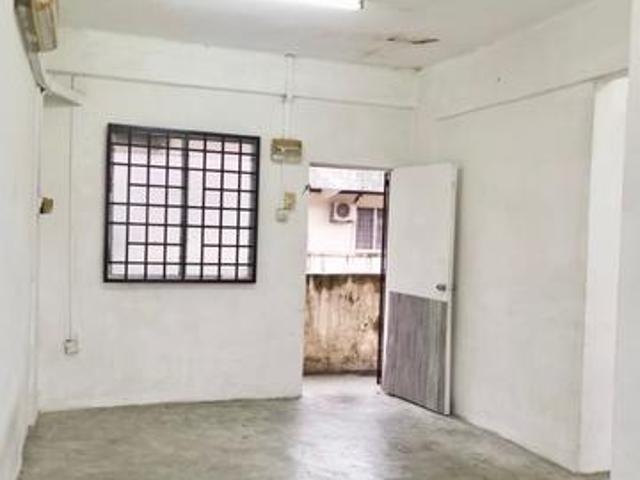 For Sale Mediumcost Flat at Tmn Mutiara Rini Y147