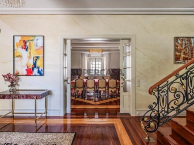 For Sale | Moradia c/ 4 frentes de assinatura Arquiteto Luís Pádua Ramos | 6 suítes + 4 quartos | Piscina interior | Av. dos Combatentes da Grande Guerra Porto