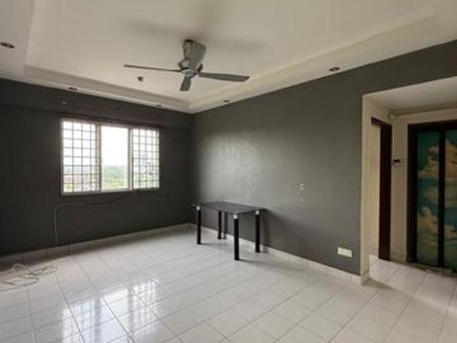 For Sale Persiaran tanjung apartment