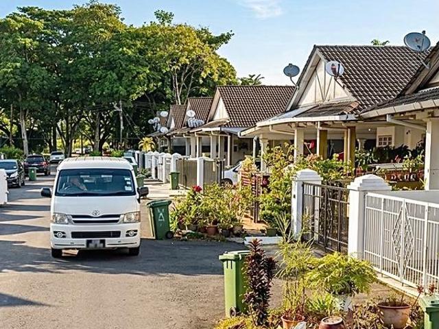 FOR SALE Prime Area Single Storey Intermediate House Matang Jaya