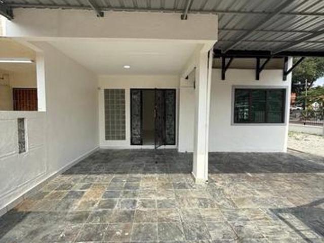 For Sale Single storey Terrace Corner Lot 4 Bed 3 Bath