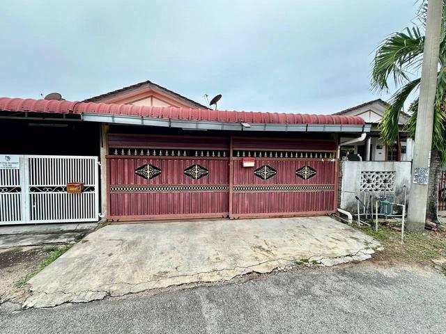 FOR SALE SINGLE STOREY TERRACE House Taman Seri Setia Padang Tembak