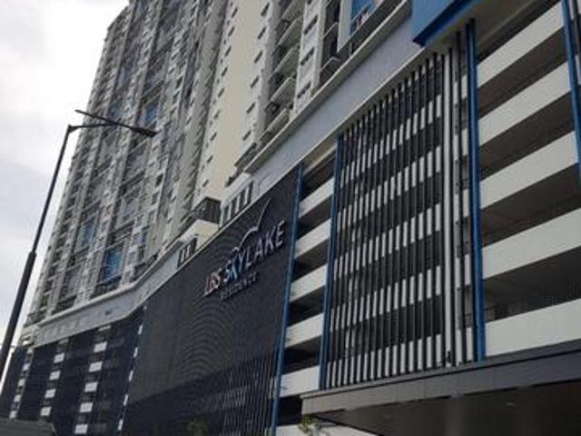 FOR SALE Spacious 1060sqft CornerEndLot Unit Skylake Residence