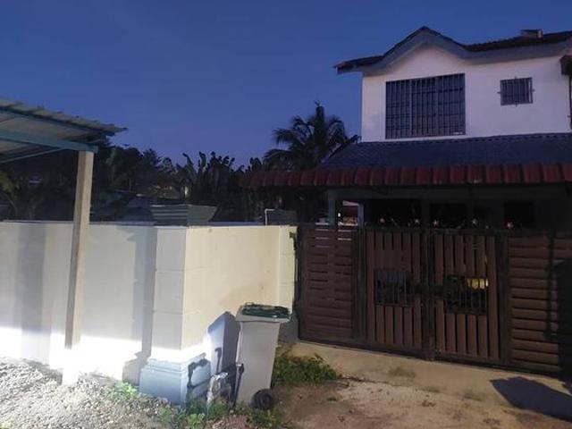 For SaleSimpang Renggam Taman Rekamas Double Storey Corner Lot