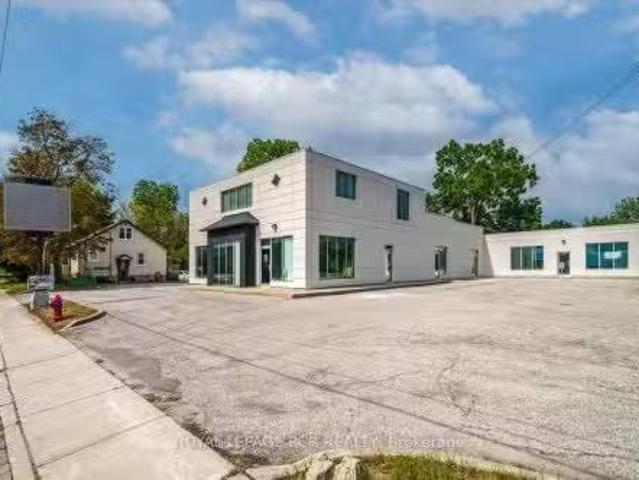Unique 4 BA 361 Eagle Street, Newmarket, ON, L3Y 1K5 commerc.