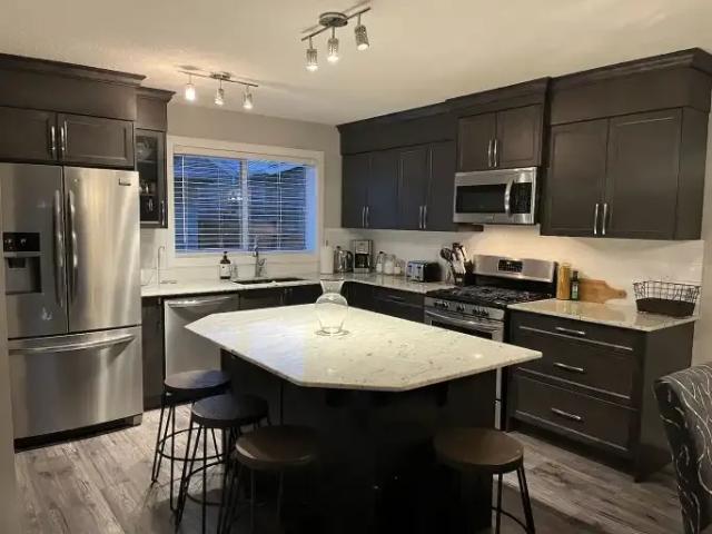 For Rent 4 Bedroom Apartment Calgary AB DLS103011873