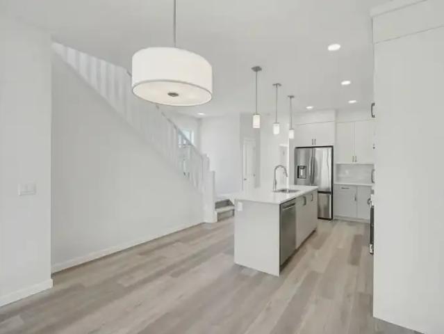 For Rent 4 Bedroom Apartment Calgary AB DS99223066