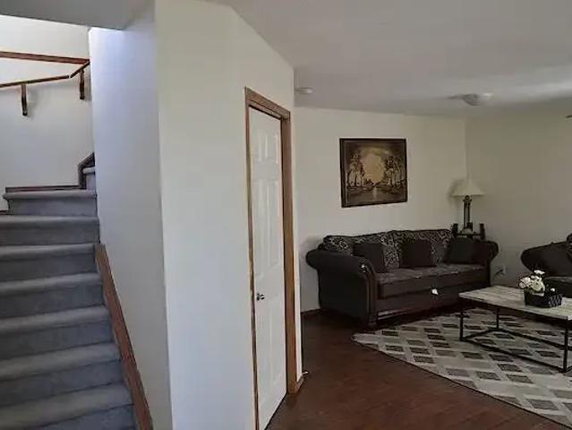 For Rent 4 Bedroom Apartment Calgary AB DS102951622