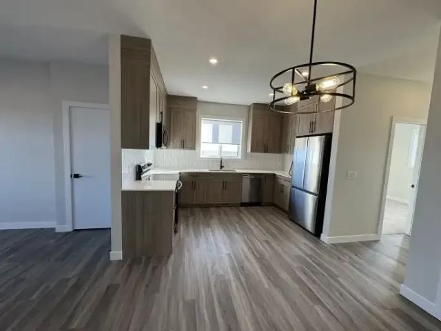 For Rent 4 Bedroom Apartment Calgary AB DS103322458