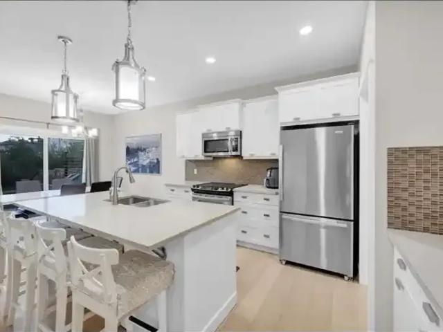 For Rent 4 Bedroom Apartment Calgary AB DS104434257