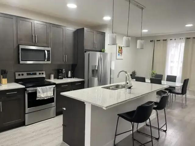 For Rent 4 Bedroom Apartment Calgary AB DS104178962