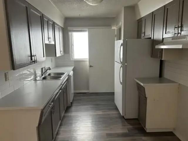 For Rent 4 Bedroom Apartment Calgary AB DS104224365