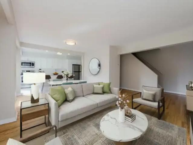 For Rent 4 Bedroom Apartment Etobicoke ON DS103593923