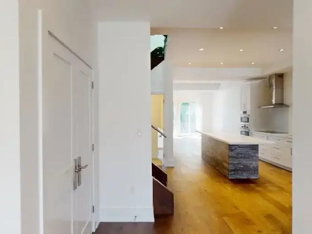 For Rent 4 Bedroom Apartment Toronto ON DS103355233