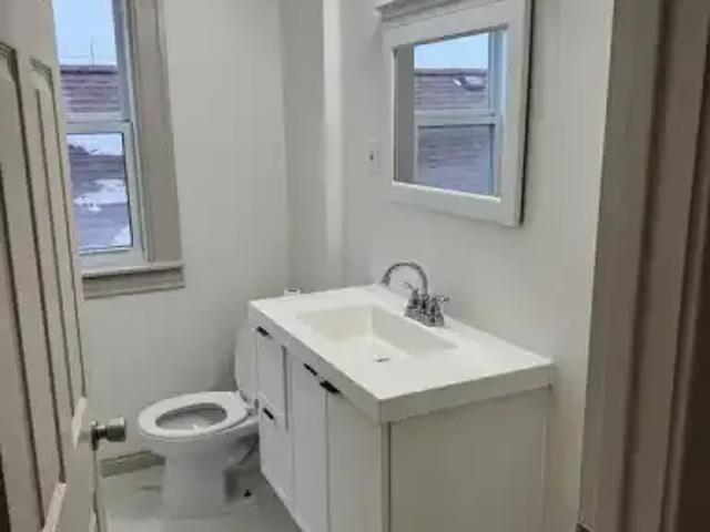 For Rent 4 Bedroom Apartment Windsor ON DS100669371