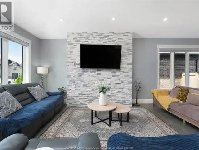 For Rent 4 Bedroom Apartment Windsor ON DS103091785