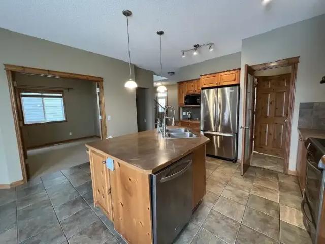 For Rent 4 Bedroom House Calgary AB DS104180414