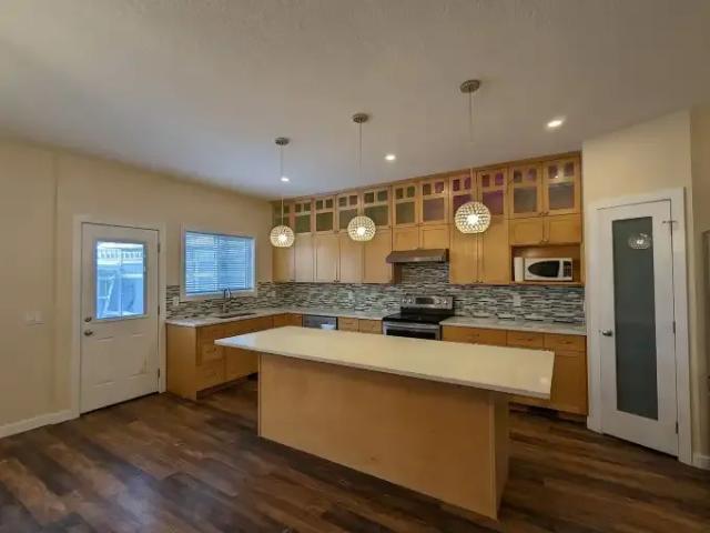 For Rent 4 Bedroom House Calgary AB DS105100819