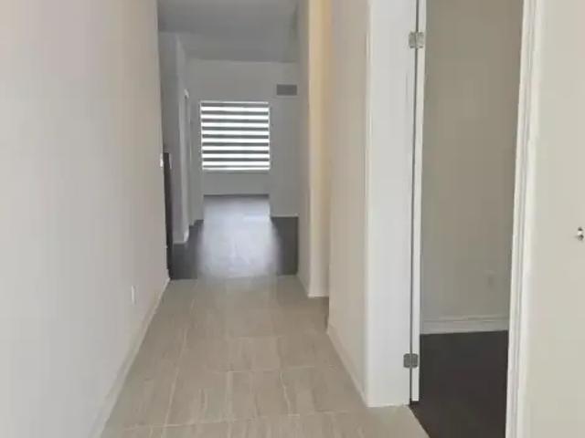 For Rent 4 Bedroom House Innisfil ON DS103958756
