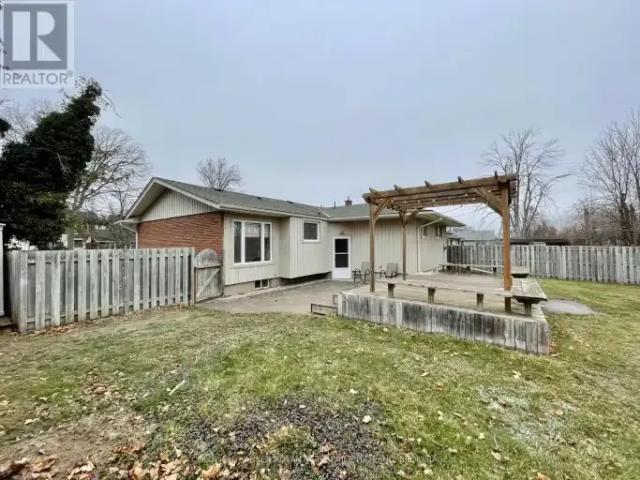 For Rent 4 Bedroom House St. Catharines ON DS102518923